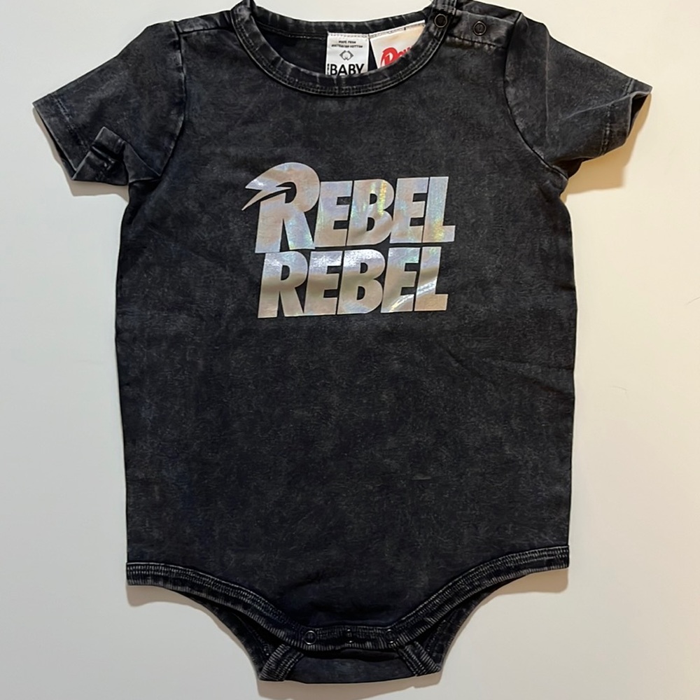 David Bowie, onesie